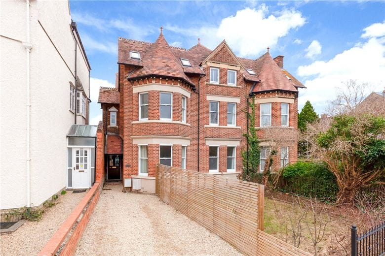 2 bedroom flat, Woodstock Road, Oxford OX2 - Sold STC
