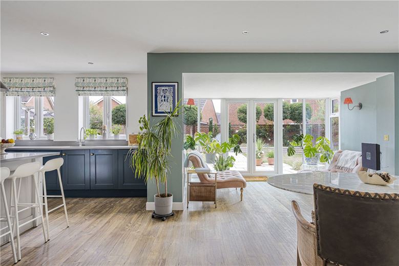 5 bedroom house, Joyce Way, Steventon OX13 - Available