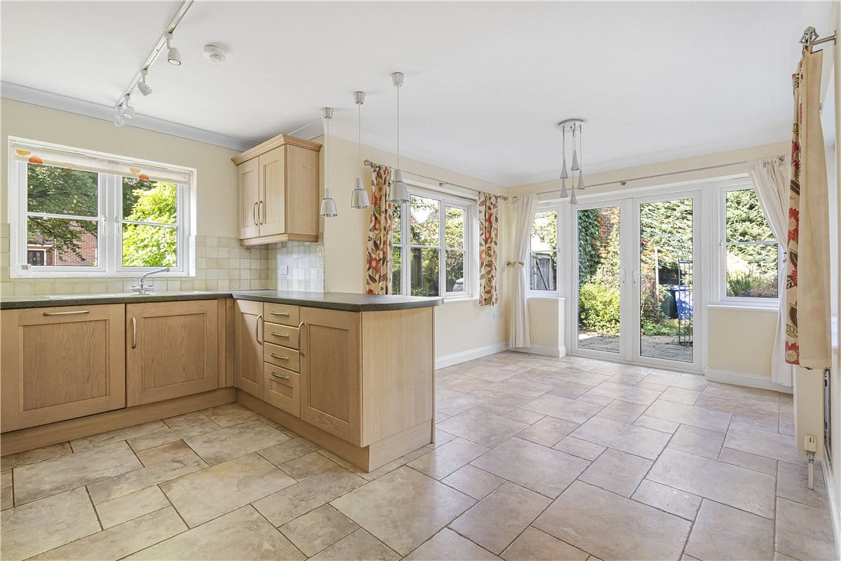 4 bedroom house, Poppy Close, Yarnton OX5 - Available