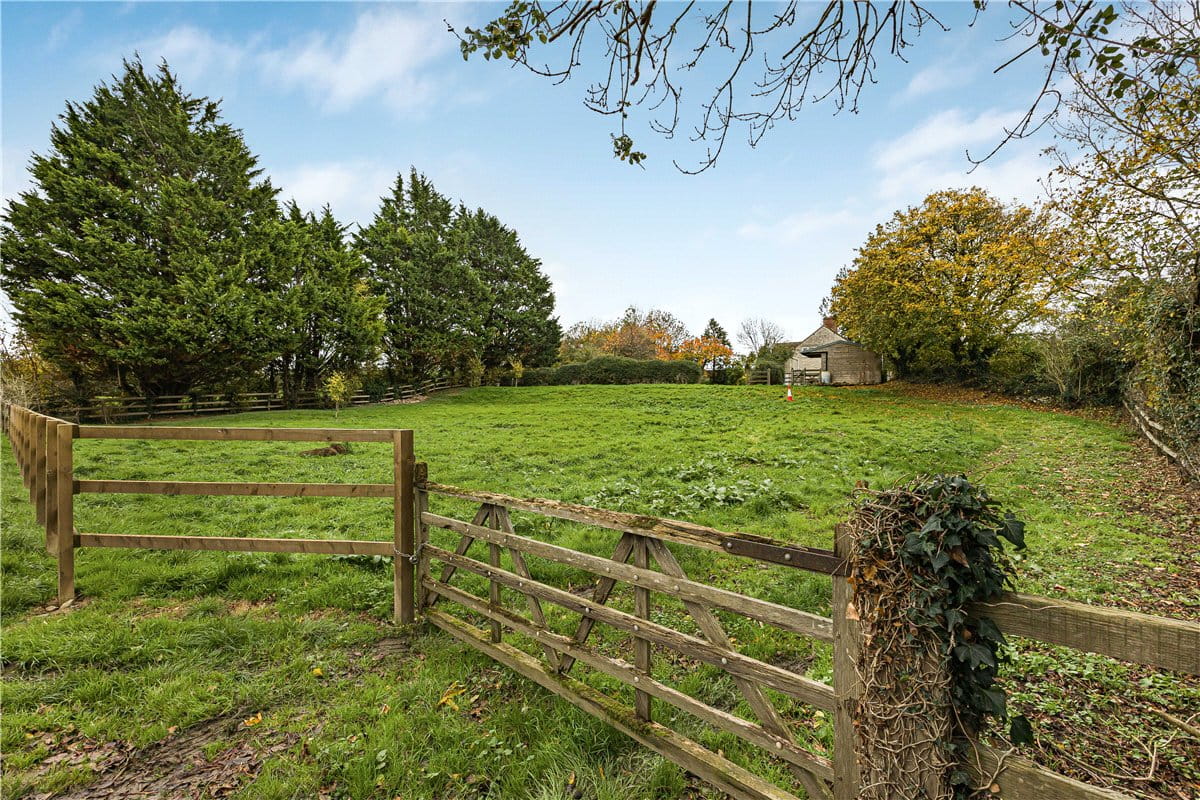 4 bedroom cottage, Queen Camel, Yeovil BA22 - Available