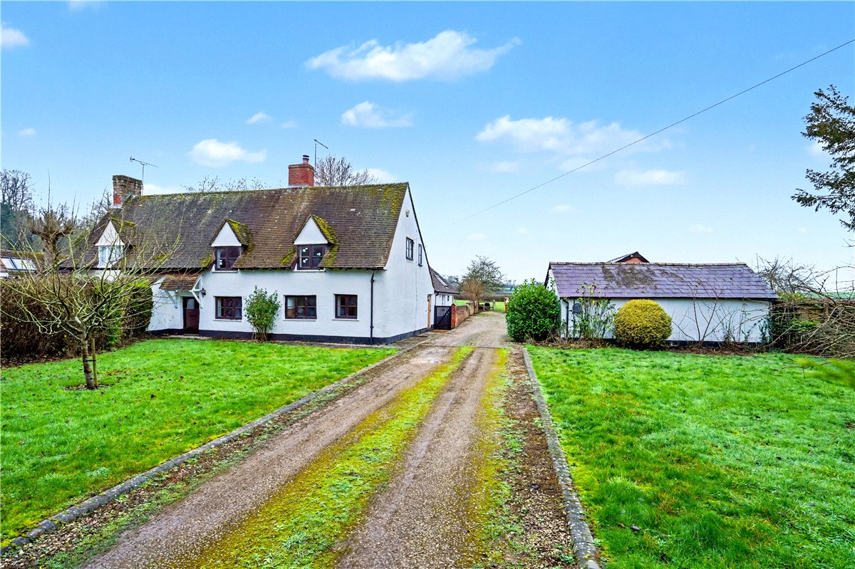 4 bedroom cottage, Lower Hartwell, Aylesbury HP17 - Available