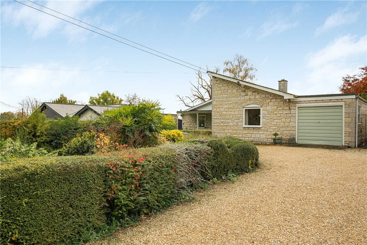 3 bedroom bungalow, Priory Close, Horton-cum-Studley OX33 - Available