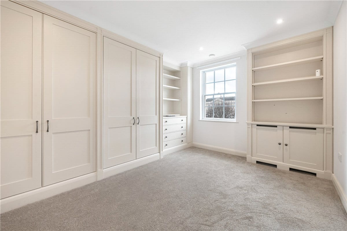 2 bedroom flat, Ford Road, Tortington BN18 - Available