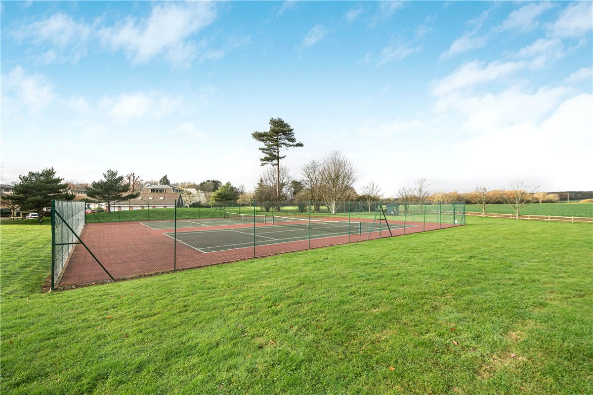 2 bedroom flat, Ford Road, Tortington BN18 - Available