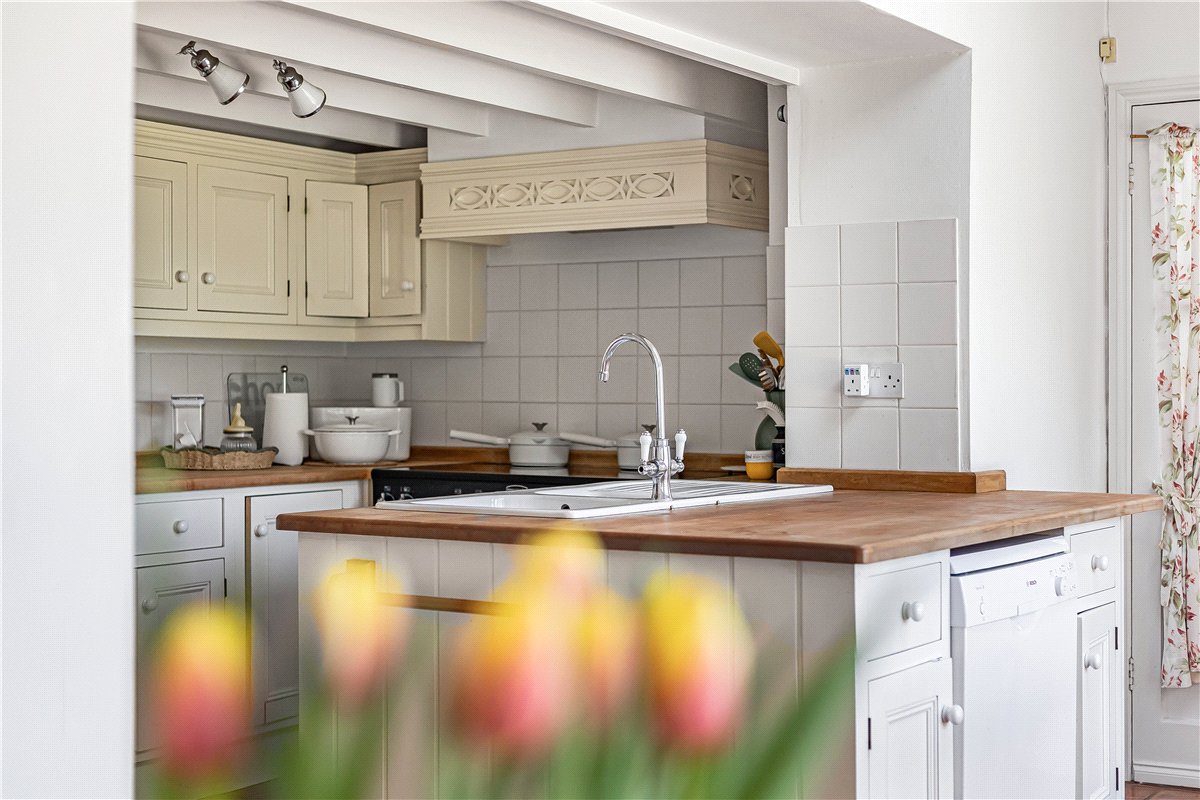 6 bedroom house, Church Road, Hinton Waldrist SN7 - Available