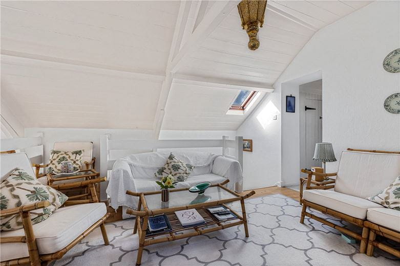 6 bedroom house, Church Road, Hinton Waldrist SN7 - Available