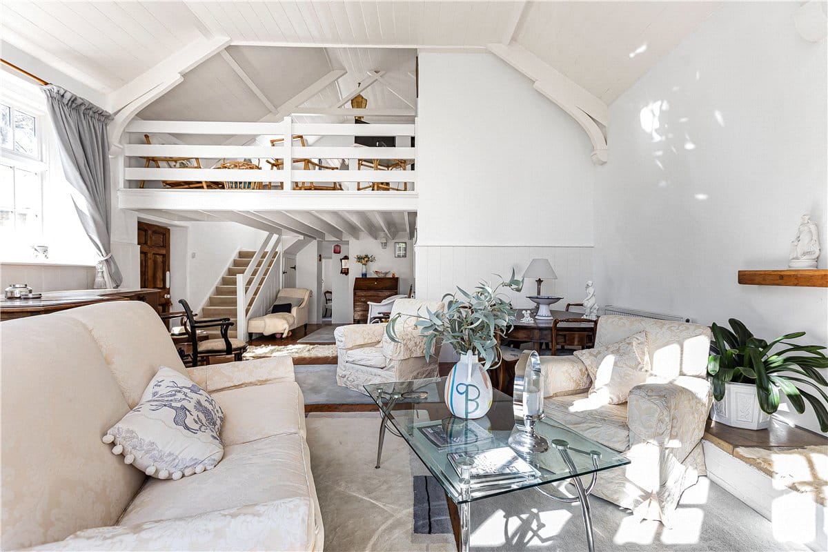 6 bedroom house, Church Road, Hinton Waldrist SN7 - Available