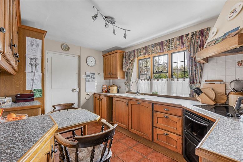 4 bedroom house, Guildenford, Burford OX18 - Available