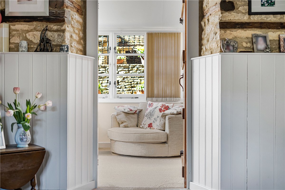 4 bedroom cottage, Taston, Chipping Norton, OX7 - Available