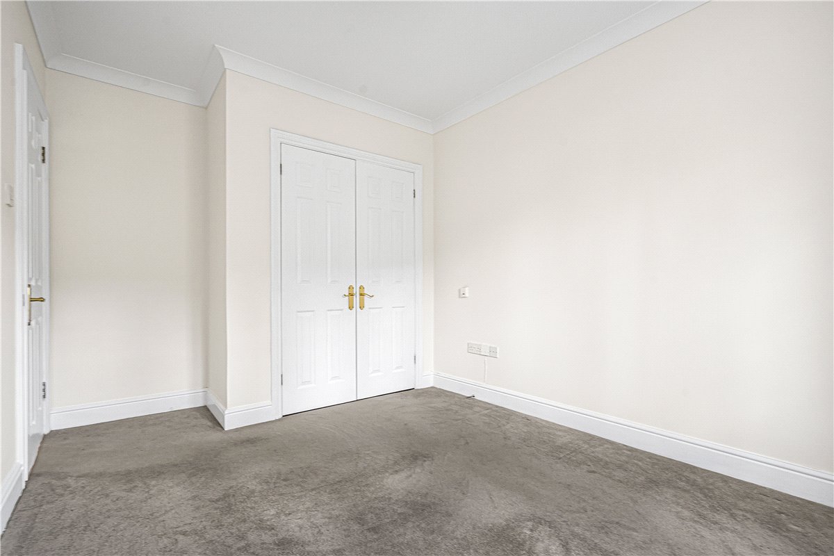 2 bedroom flat, Grandpont Place, Longford Close OX1 - Available