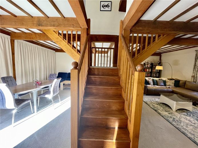 3 bedroom house, Lower Farm, Denton OX44 - Available