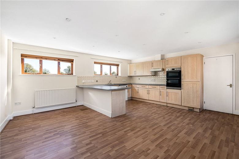 3 bedroom house, Lower Farm, Denton OX44 - Available