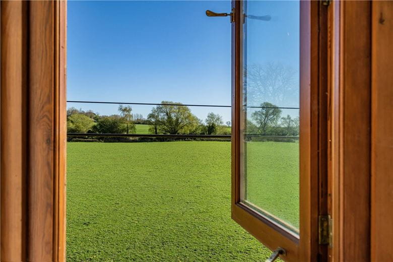 3 bedroom house, Lower Farm, Denton OX44 - Available