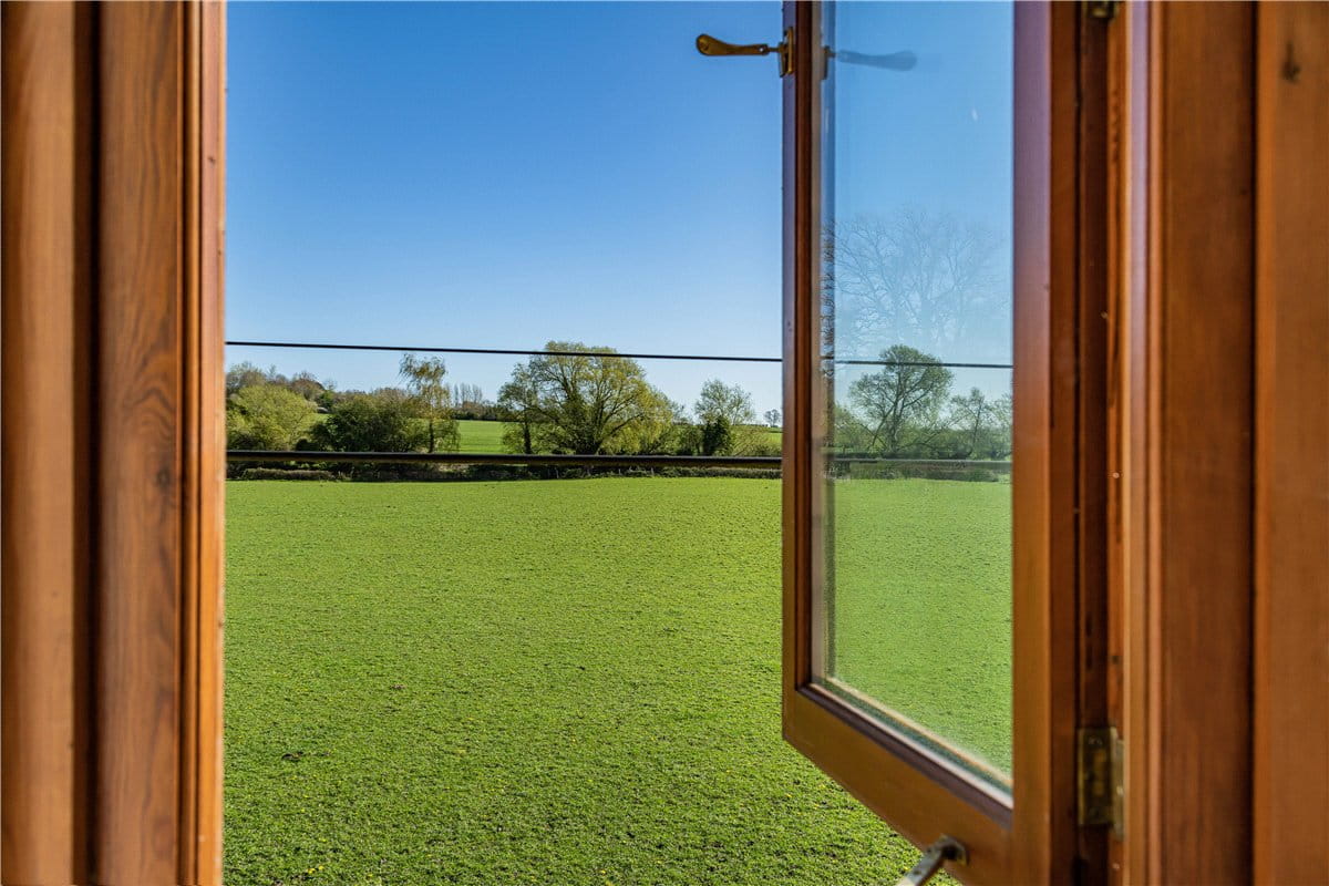 3 bedroom house, Lower Farm, Denton OX44 - Available