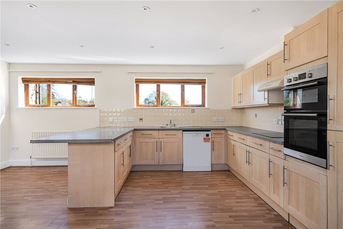 3 bedroom house, Lower Farm, Denton OX44 - Available