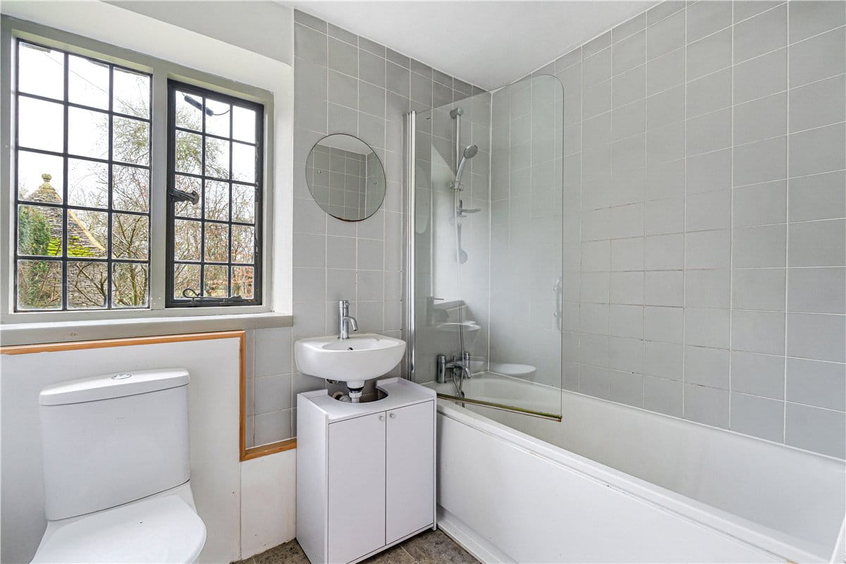 3 bedroom cottage, Manor Cottages, Kelmscott GL7 - Available