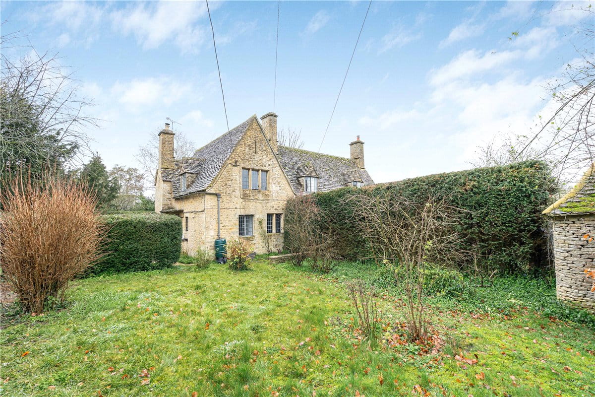 3 bedroom cottage, Manor Cottages, Kelmscott GL7 - Available