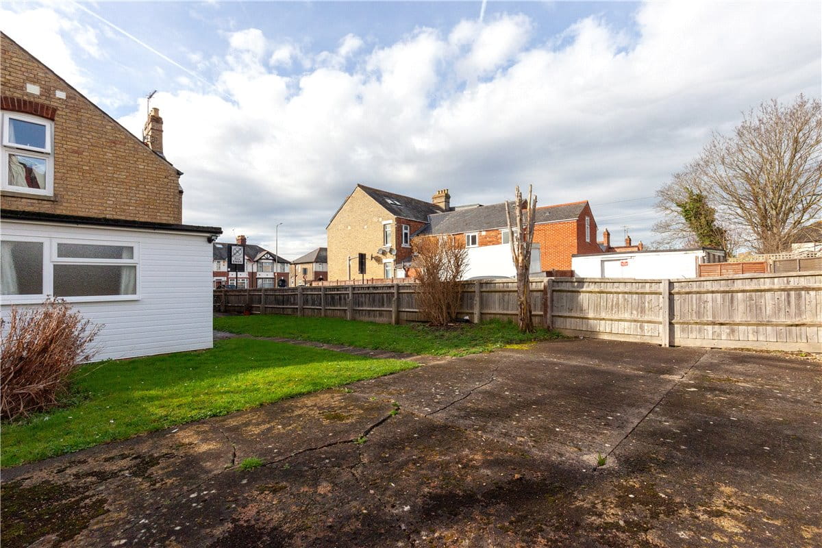 1 bedroom flat, Cowley Road, Oxford OX4 - Let Agreed