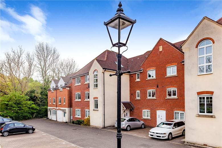 2 bedroom flat, Staniland Court, Abingdon OX14 - Available