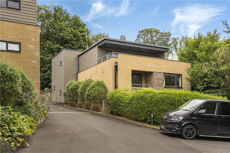 3 bedroom flat, Mortimer Court, 66 Cumnor Hill OX2 - Available