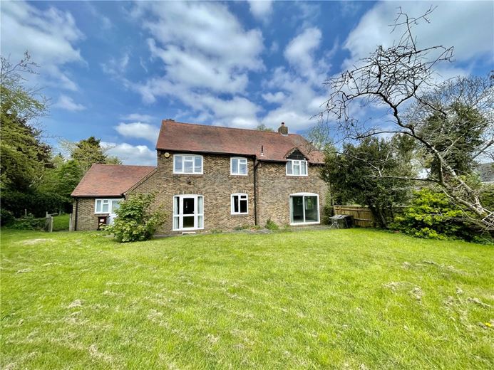 4 bedroom house, Queen Catherine Road, Steeple Claydon MK18
