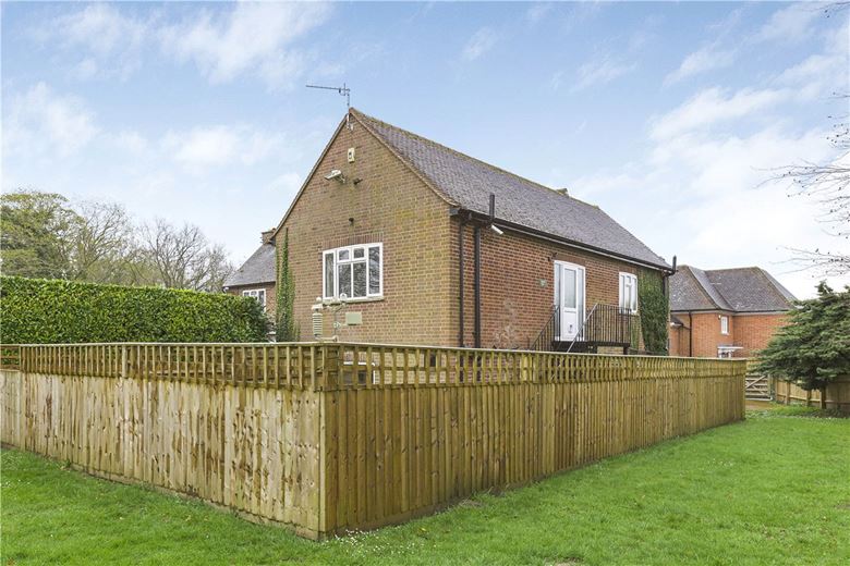 2 bedroom flat, The Coach House, Little Baldon OX44 - Let Agreed