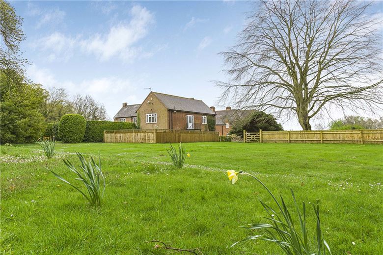 2 bedroom flat, The Coach House, Little Baldon OX44 - Let Agreed