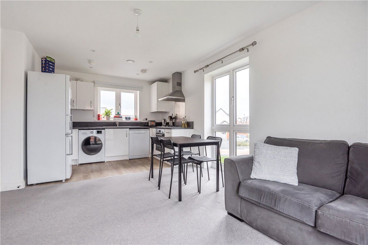 2 bedroom flat, Croxden Way, Daventry NN11 - Let Agreed