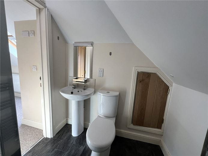 1 bedroom flat, High Street, Whitchurch on Thames RG8 - Available