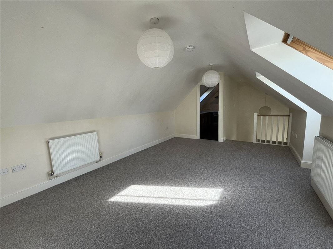 1 bedroom flat, High Street, Whitchurch on Thames RG8 - Available