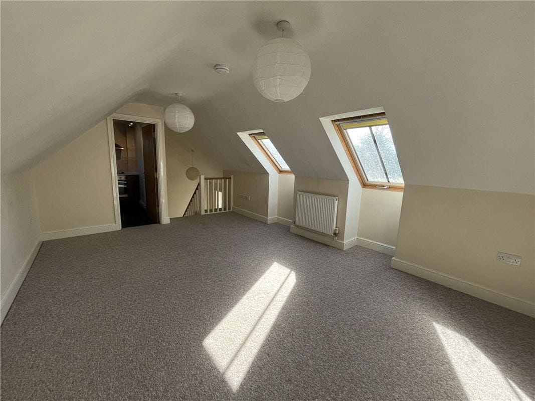 1 bedroom flat, High Street, Whitchurch on Thames RG8 - Available