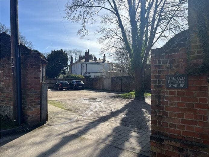 1 bedroom flat, High Street, Whitchurch on Thames RG8 - Available