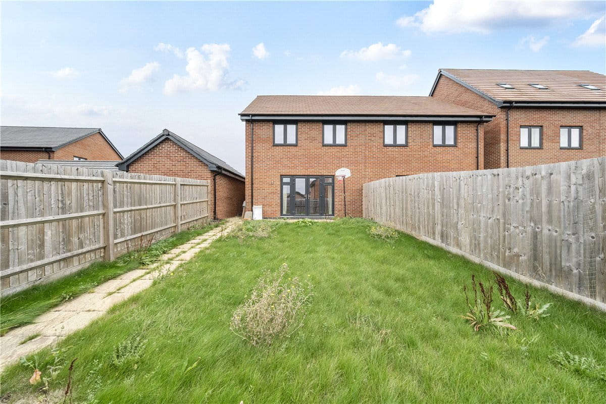 3 bedroom house, Fearnley Close, Glebe Farm MK17 - Let Agreed