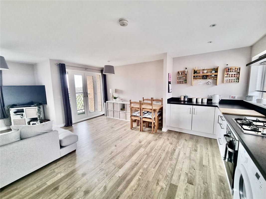 2 bedroom flat, Barrosa Way, Whitehouse MK8