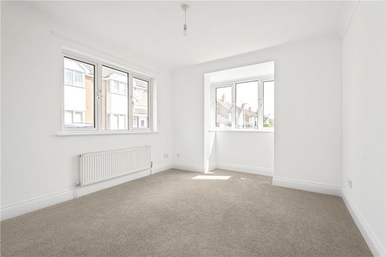 2 bedroom bungalow, Pantile Close, Witham CM8 - Available