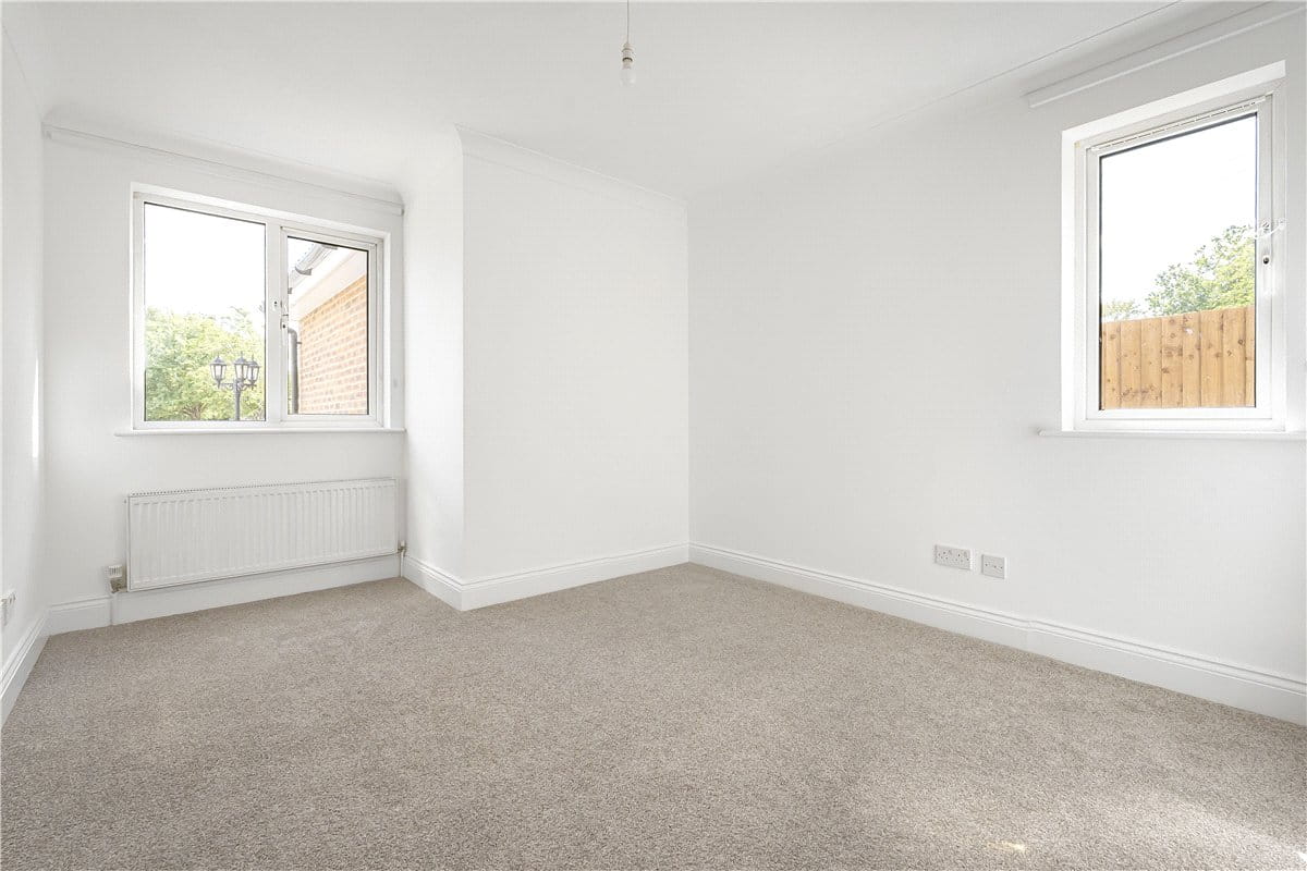 2 bedroom bungalow, Pantile Close, Witham CM8 - Available