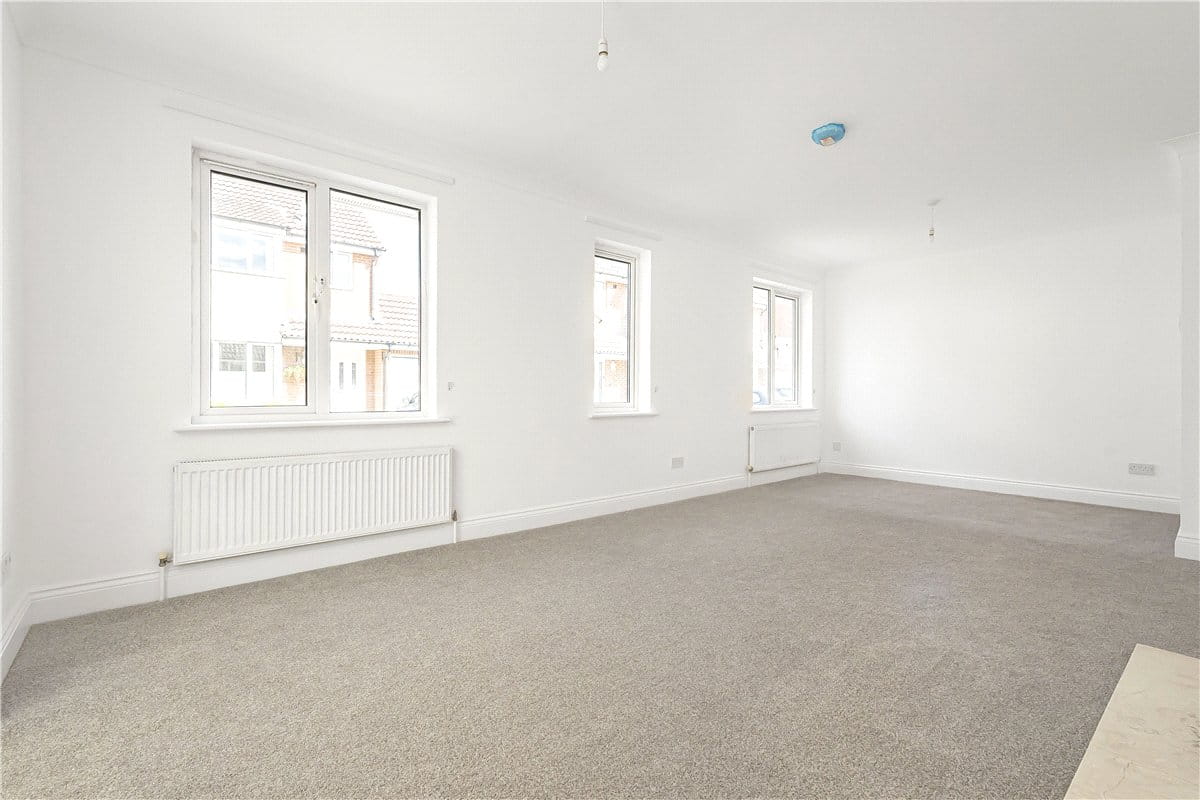 2 bedroom bungalow, Pantile Close, Witham CM8 - Available