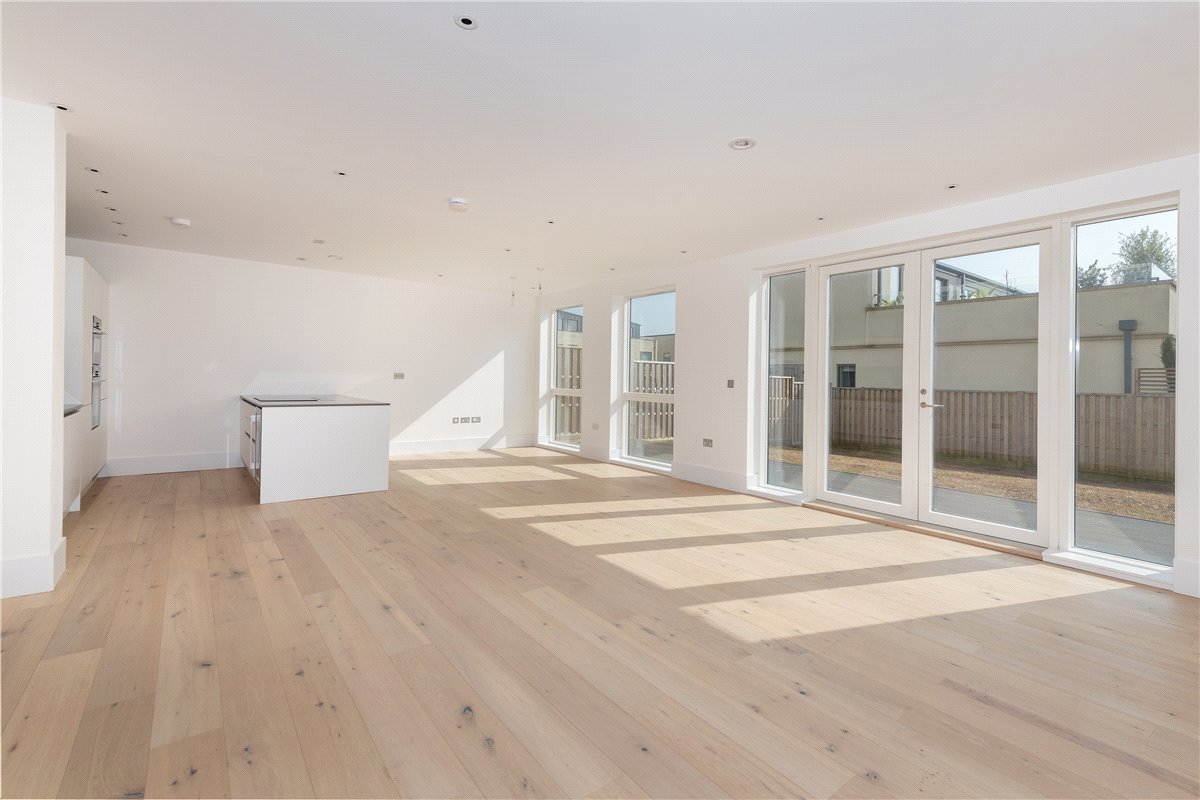 2 bedroom flat, Granville Court, Granville Road BA1 - Let Agreed