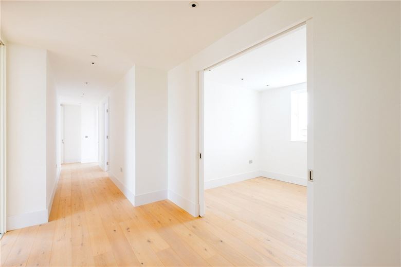 3 bedroom flat, Granville Court, Granville Road BA1