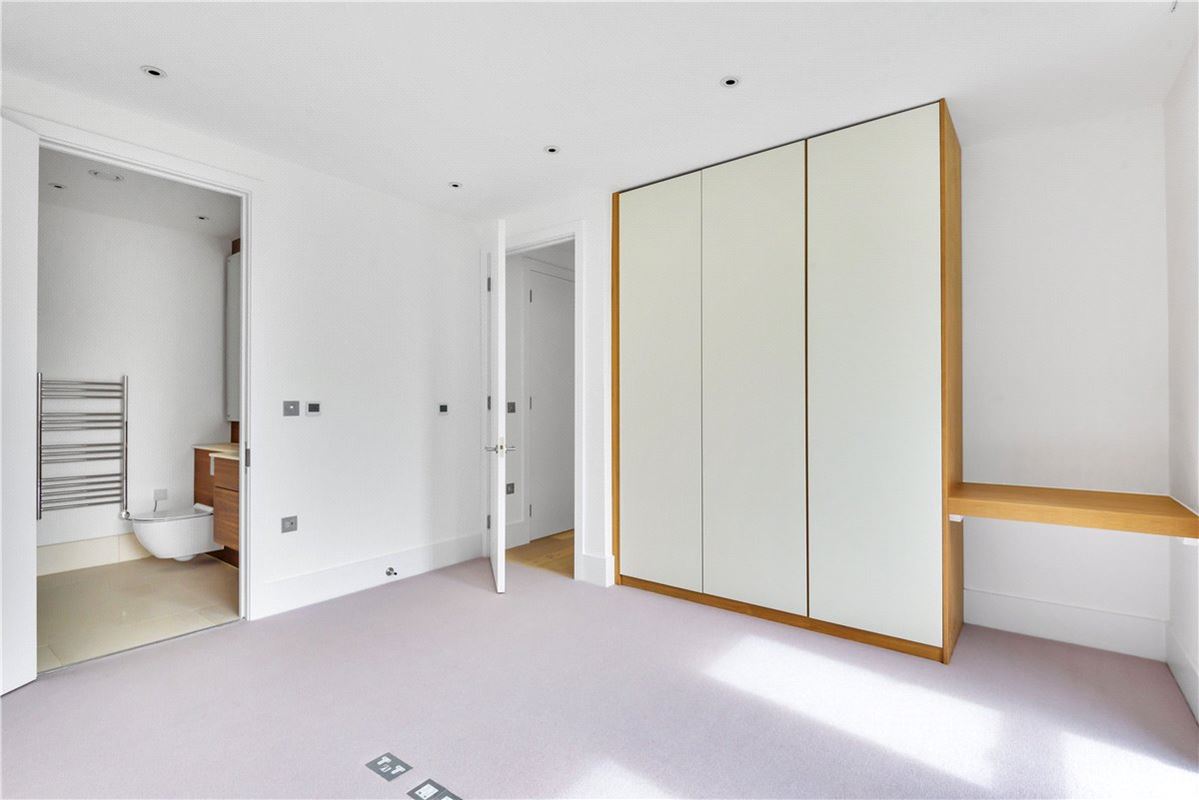 3 bedroom flat, Granville Court, Granville Road BA1