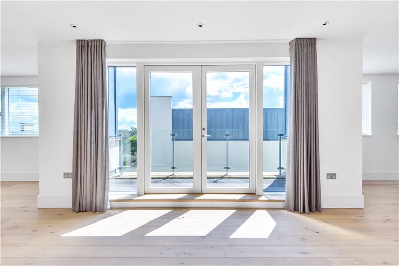 3 bedroom flat, Granville Court, Granville Road BA1