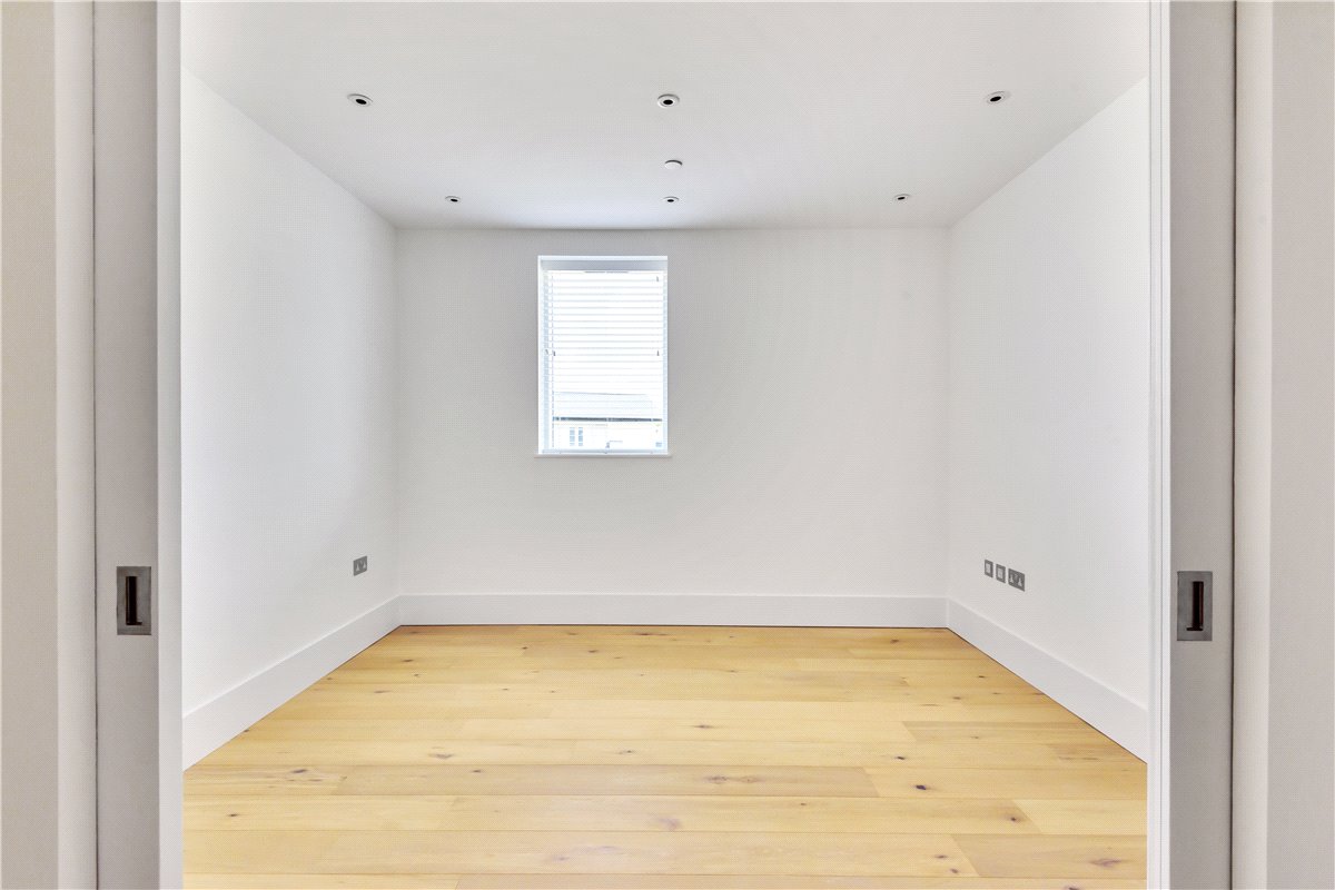 3 bedroom flat, Granville Court, Granville Road BA1