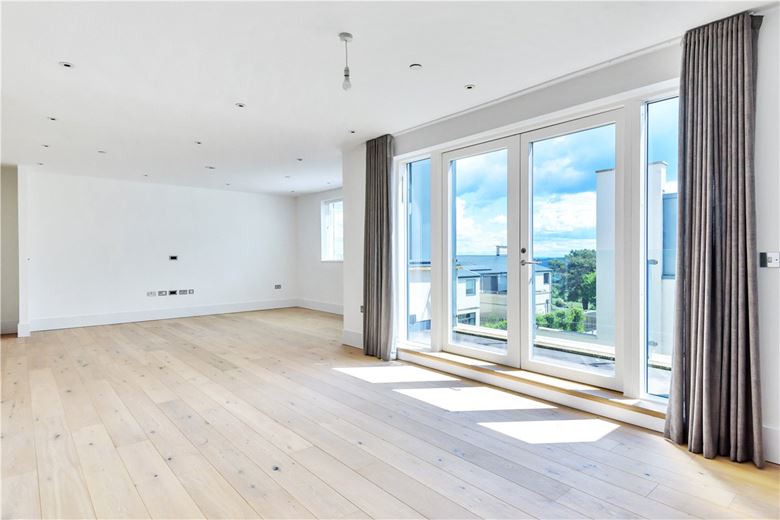 3 bedroom flat, Granville Court, Granville Road BA1