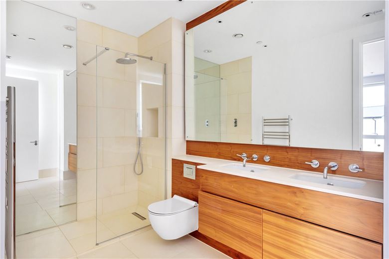 3 bedroom flat, Granville Court, Granville Road BA1