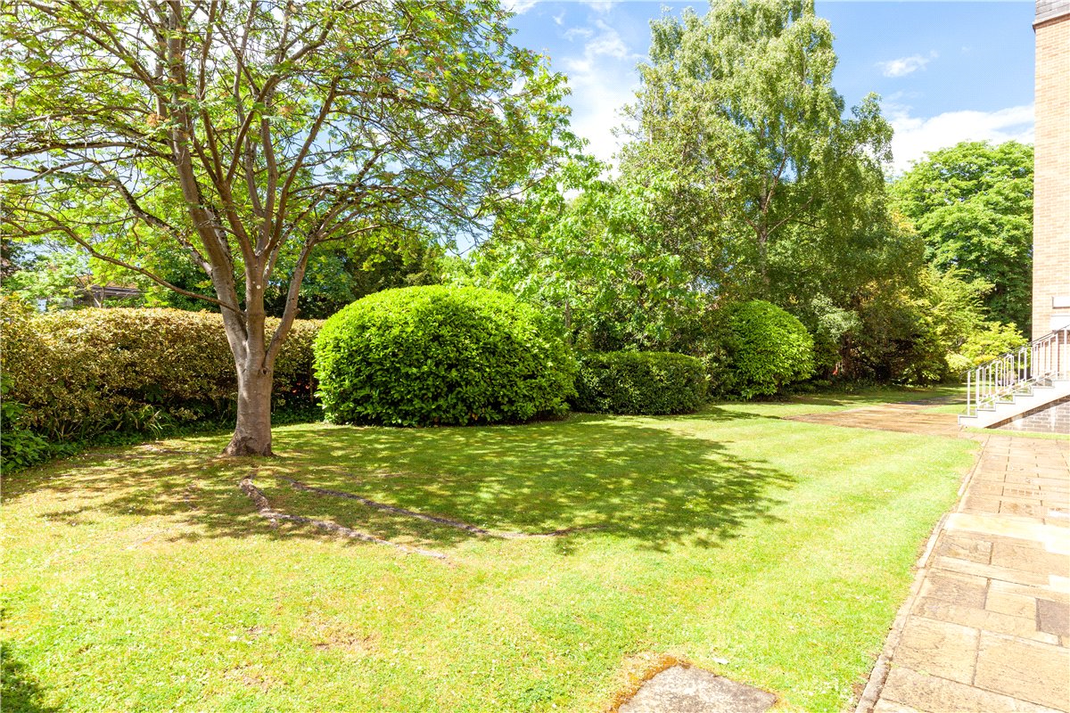 2 bedroom flat, Hartley Court, Woodstock Road OX2 - Let Agreed