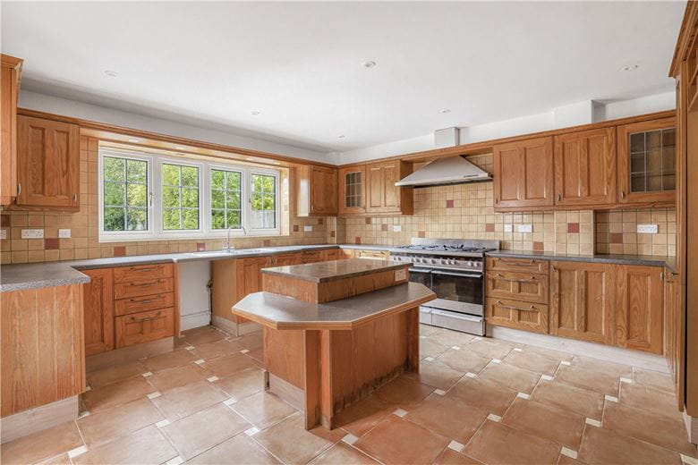 5 bedroom house, Old Risborough Road, Stoke Mandeville HP22 - Available