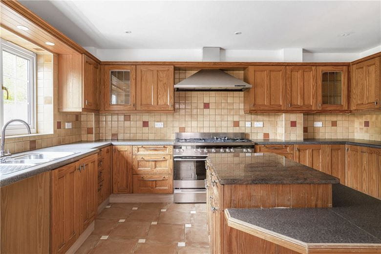 5 bedroom house, Old Risborough Road, Stoke Mandeville HP22 - Available
