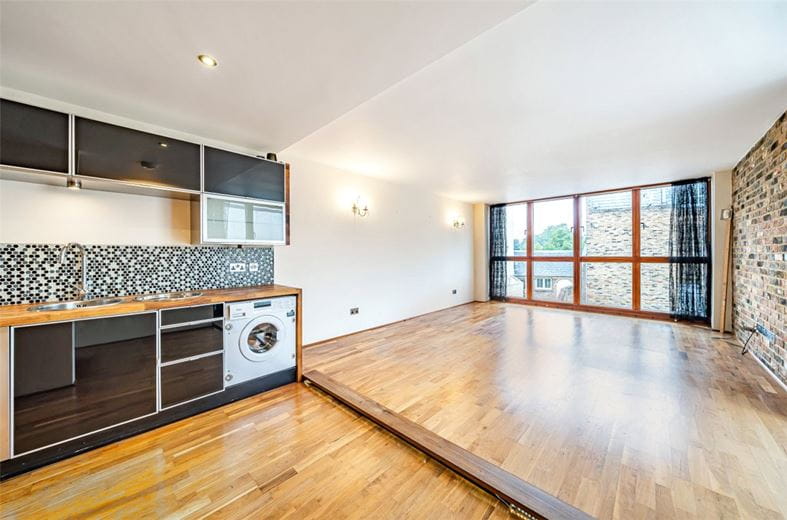 2 bedroom flat, Parkway, London NW1 - Available