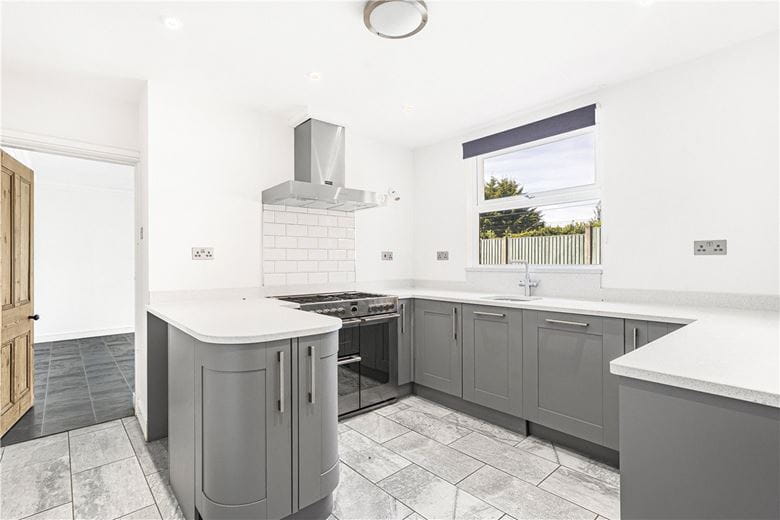 4 bedroom house, Milton Road, Bedford MK40 - Available
