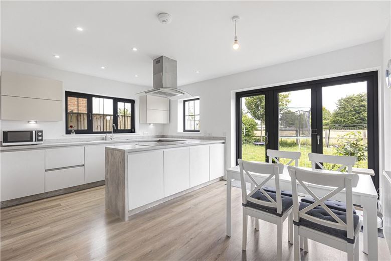 4 bedroom house, Maple Gardens, Milton OX14 - Available